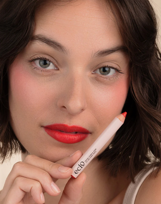 Crayon 3-en-1 Couleur & Soin 001 Rouge Coquelicot