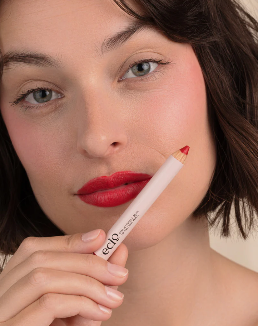 Crayon 3-en-1 Couleur & Soin 002 Rouge Kiss